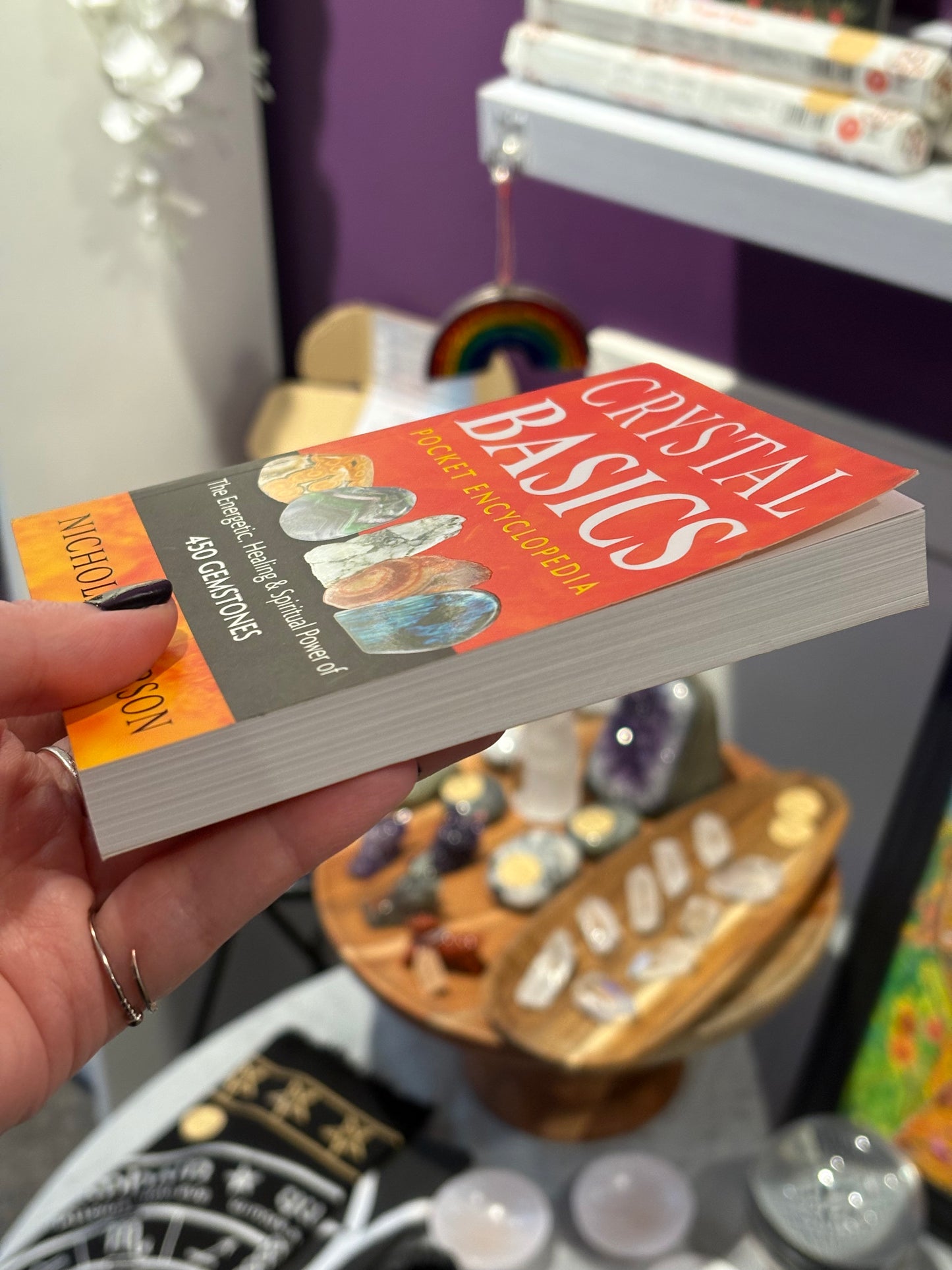 Crystal Basics Pocket Encyclopaedia - Nicholas Pearson